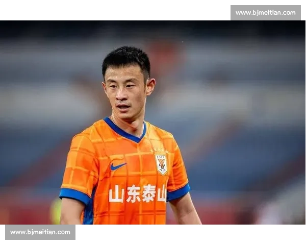 两分钟噩梦!彭欣力染红引争议,泰山官方辟谣场边 “电话门” 两分钟噩梦!彭欣力染红引争议,泰山官方辟谣场边 “电话门”