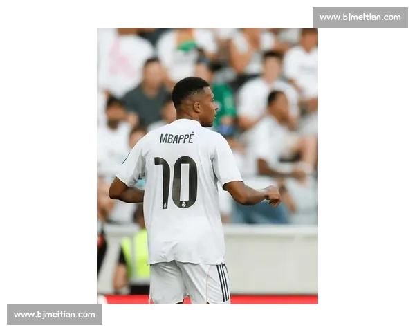 姆巴佩告别战！泪洒赛场，球迷高呼“谢谢你，姆巴佩！”